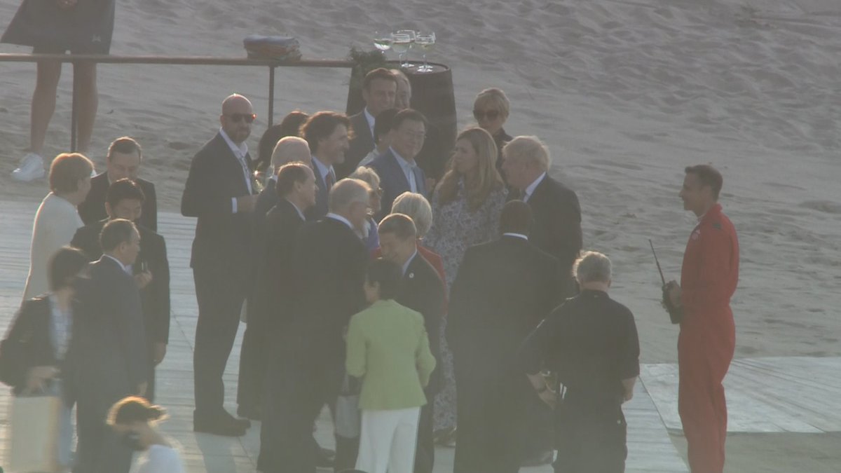 Peston's tweet image. So much for social distancing. #G7Summit2021