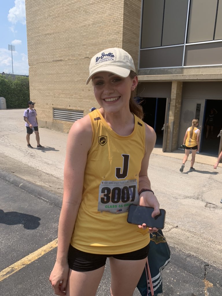 HDJacobsXC's tweet photo. Happy Birthday to 4x800 alternate Lizzie Proctor!  She got to spend the morning of her 18th birthday supporting her team at the state meet!  Amazing teammate! https://t.co/Ui7vJdKVpq