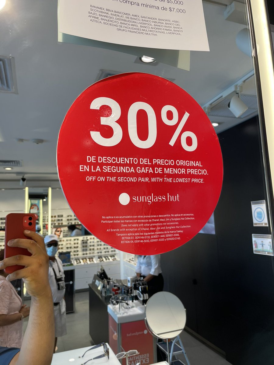 rafatupsi's tweet photo. @Profeco en la sucursal de Sunglases Zihuatanejo no respetan las promociones, dicen que te puedes llevar una segunda gafa con el 30% de descuento y a la hora de la hora ponen pretextos como que tiene que ser polarizada y no se que y en su publicidad no dice nada de eso. https://t.co/ep9MPY8Mmk
