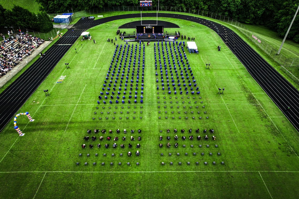 TheMoCoShow's tweet photo. Aerial view of Watkins Mill High School’s graduation.

By our eye in the sky @ DronifyDMV (IG)

https://t.co/vGwcqFb8yG https://t.co/wUjdq555j6