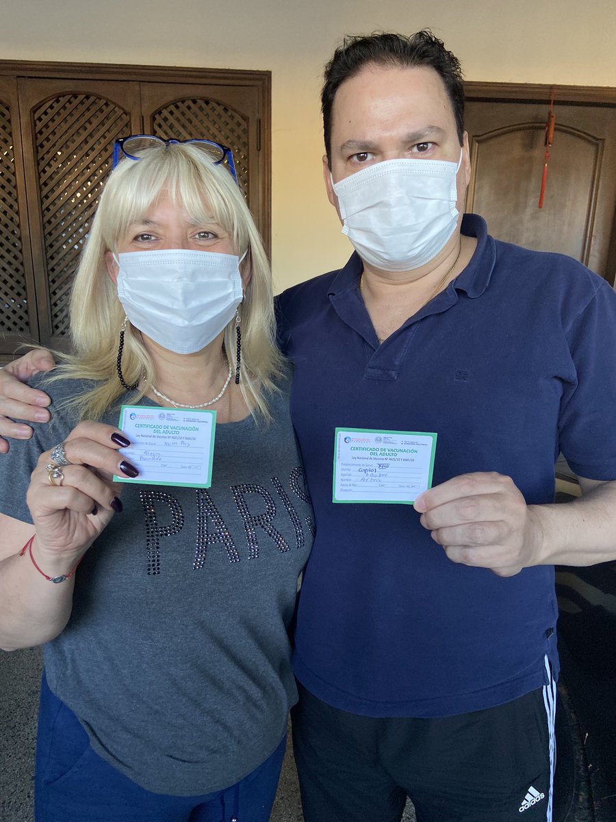 #VacunatePues #VacunatePy después de 7 horas de espera mis papás por gin vacunados!!