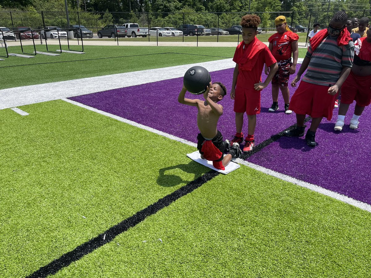 The 2021 Gryphon Football Youth Camp and Clinic was a success! Thanks to the IYFL coaches and players for coming and spending some time with us today 🤝
#FutureGryphons