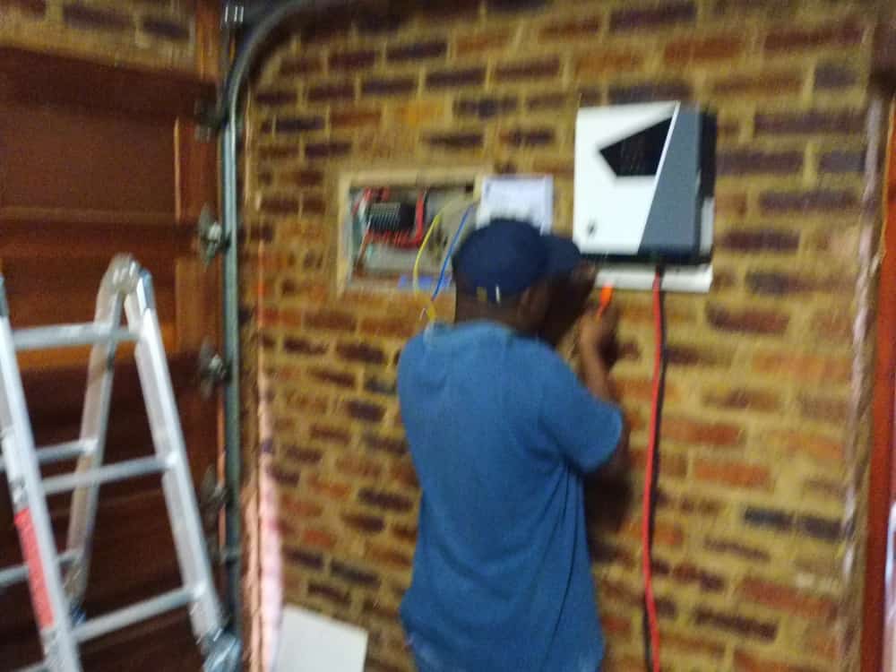 OneTrueSolar1's tweet image. Another happy client in Roodepoort. Call us now for a no obligation and free quote. 0685349602 is the number to dial