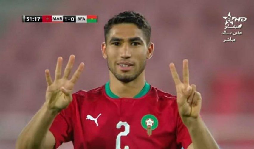 VibesFoot's tweet photo. Achraf Hakimi dédicace son magnifique coup-franc à Christian Eriksen en montrant son numéro 24. 🇲🇦❤️ https://t.co/UNKkjj5NNr