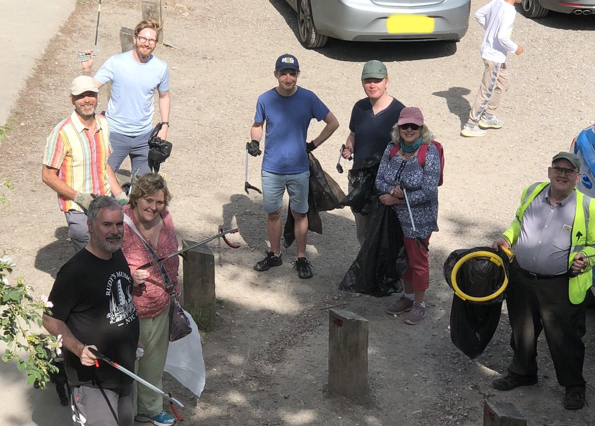 TippettCooper's tweet photo. Great early morning group at St Catherineโs Hill in #Winchester - seeing out the end of the #greatspringclean by tidying up this wonderful natural treasure @KeepBritainTidy https://t.co/dWu0PLSzPX