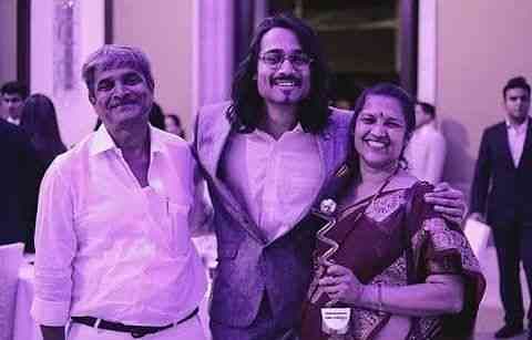 CarryMinatiFa17's tweet photo. Apke mom dad apke sath hamesh rahenge unka pyar aur dua hamesha apke sath rahengi kabhi bhi aap himmat mat harna Bhagwan ache logo ke sath aisa kyu karta stay strong bro @Bhuvan_Bam apke sath ek aur family hain jo apke fan hain ! 😔😔 https://t.co/D0Vi1K4A2i