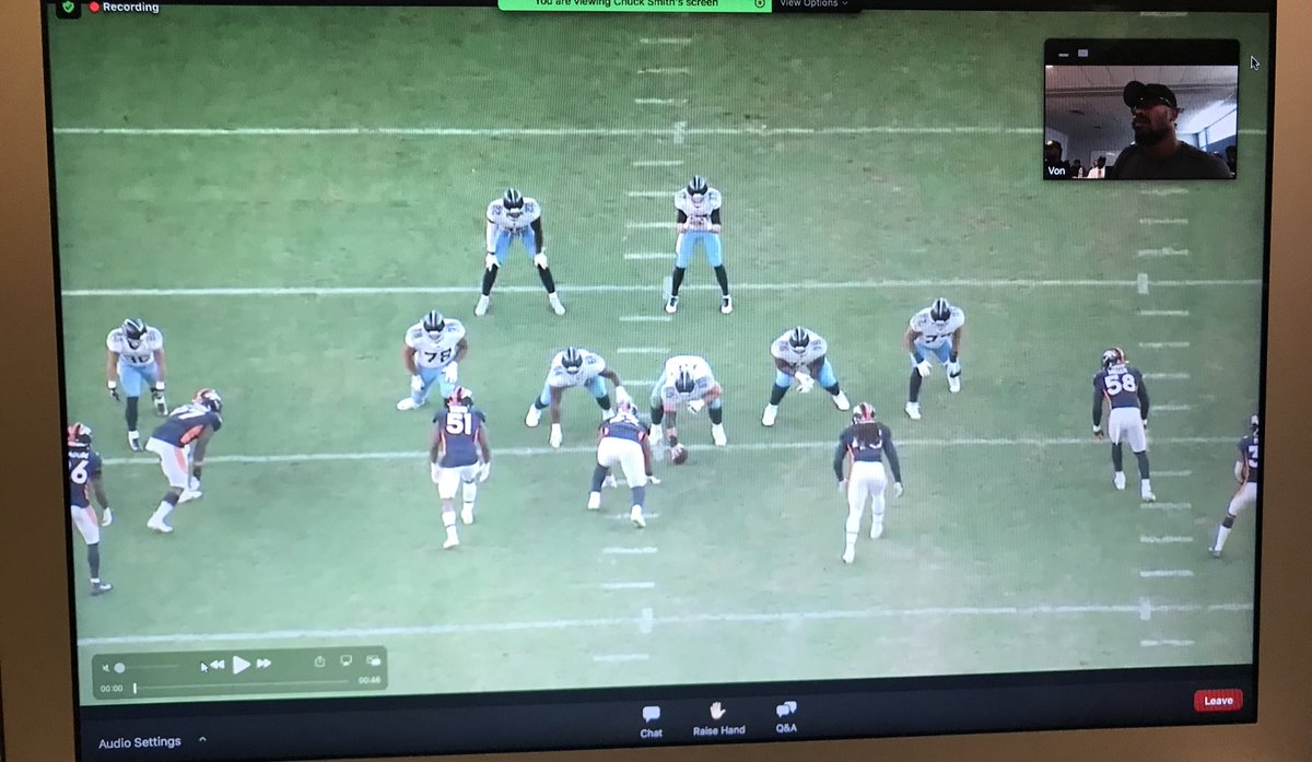 dlinevids1's tweet photo. Grateful to watch Von Miller’s Pass Rush Summit via zoom. Always appreciative of the opportunity to learn from the best! #passrushsummit https://t.co/yupR6va0vx