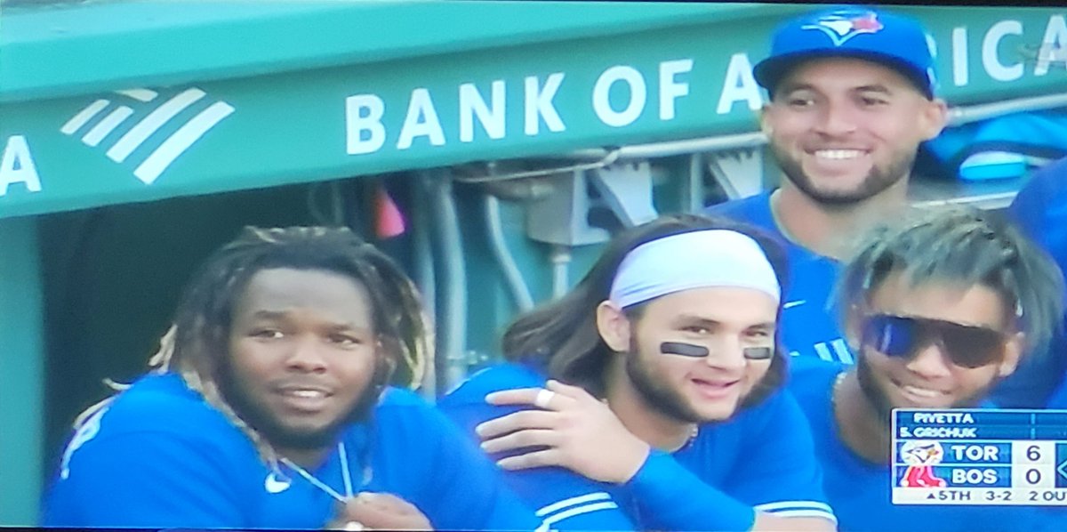 AngMicallef's tweet photo. @BlueJays @yunitogurriel @VladGuerrero27 @BuffaloBisons @FisherCats @vancanadians @DunedinBlueJays I took a similar pic! Love these guys https://t.co/OSms5j64sy