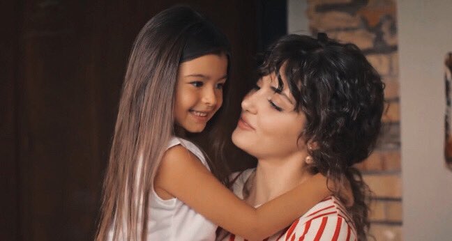HankerBrasil's tweet photo. mommy's girl                   daddy's girl https://t.co/hFjOqmb57E