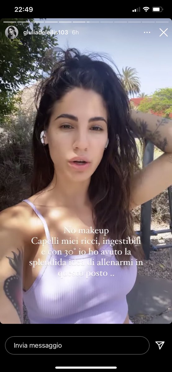 saturnail's tweet photo. qualcuno potrebbe spiegarmi perché avete questa concezione dei capelli RICCI I CAPELLI RICCI NON SONO QUESTI GIURO https://t.co/00BHba92Dd