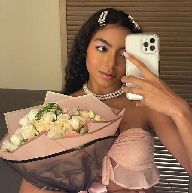 anyfaithfully's tweet photo. Any Gabrielly a gente queria agradecer por você ter postado a foto do buquê de flores, pq a gente achou que a moça ia passar a perna na gente 😭😭😭❤️ https://t.co/PcbGKuZrKH