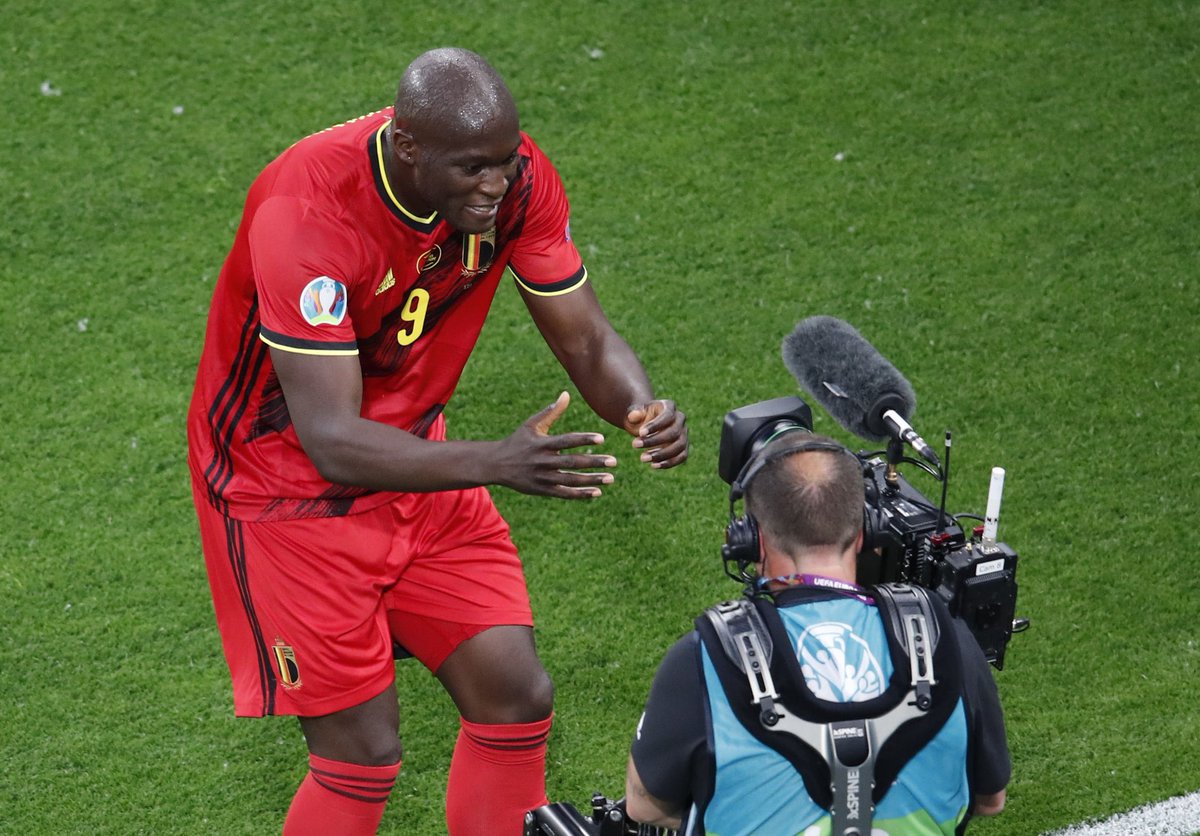 ComunicadoresSP's tweet photo. QUÉ MOMENTO 👏🙌

#Lukaku anota, corre a la cámara y grita: "Cris, I love you", en honor a Christian #Eriksen, su amigo y compañero del #Inter de Milán 💙

#Comunicadores #Sports https://t.co/qZaE8CnqPR