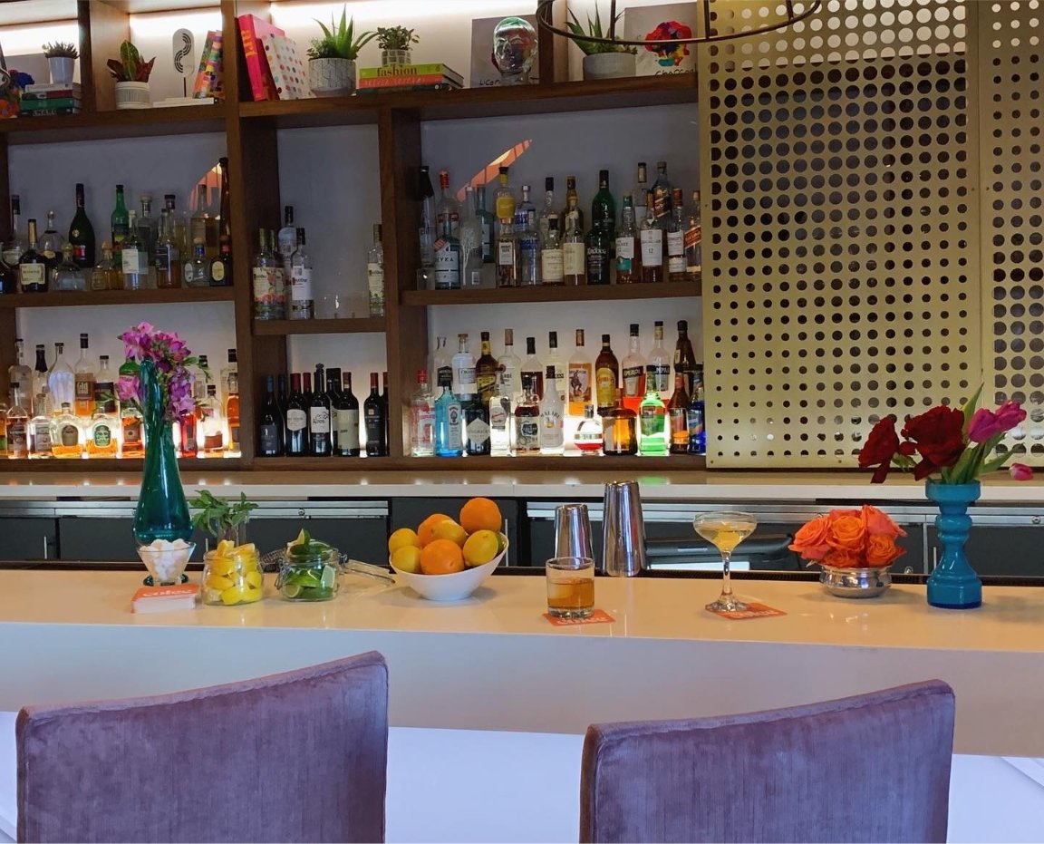SimplyBuckhead's tweet photo. it's the weekend! Check out Buckhead's new bubbly bar.

Now open at Hotel Colee.🥂😉

#buckhead #atlanta #bar #nowopen #hotelcolee #atlbars #bubbly #nightlife https://t.co/fnCmnhAbYf