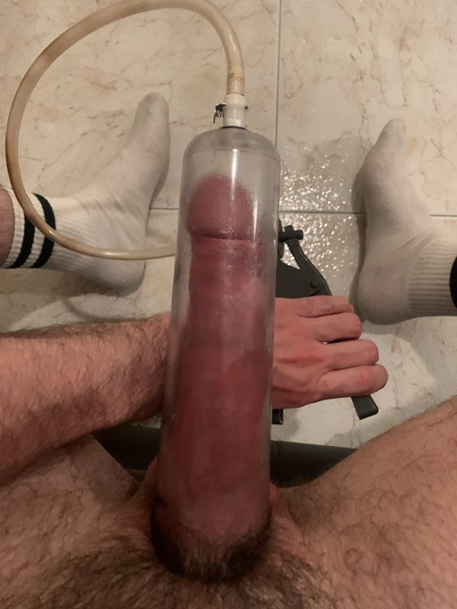 1 pic. Trying @DavidmyBurn ‘s pump. Should I get one?

#dickpump #gayarizona #gayredneck 
@hot_connection2