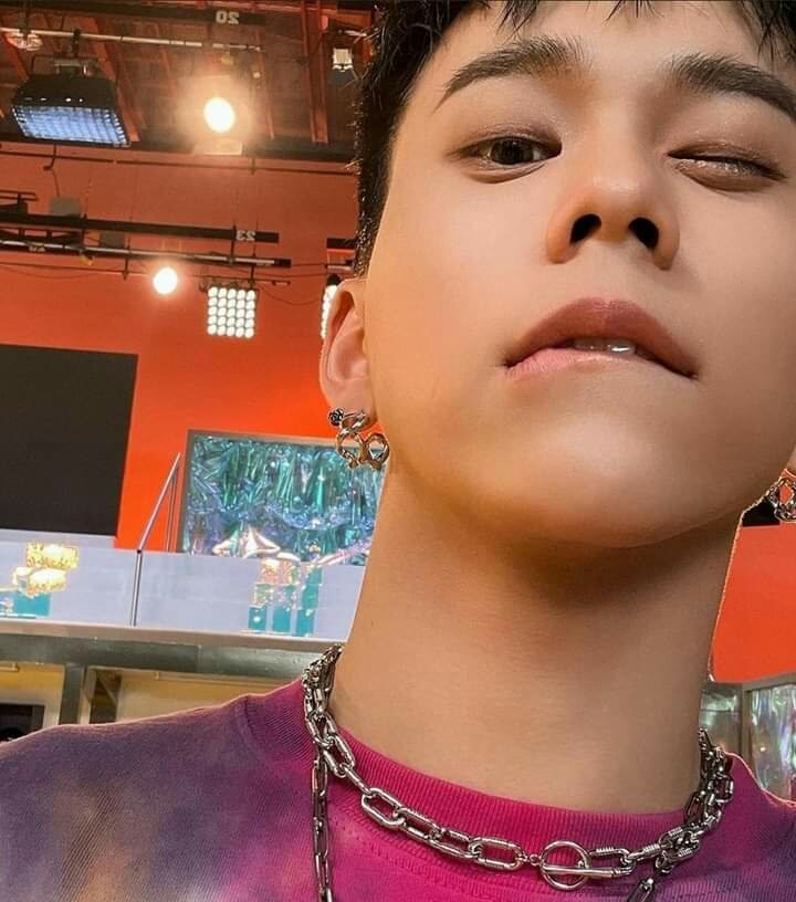 ZJanrooo's tweet photo. Se me olvidó que era hoy 😬
No salió igual pero bno ahí está
#TadaiSelcaDay #T1419SelcaDay #Kevin #T48 https://t.co/TJVygfWfod
