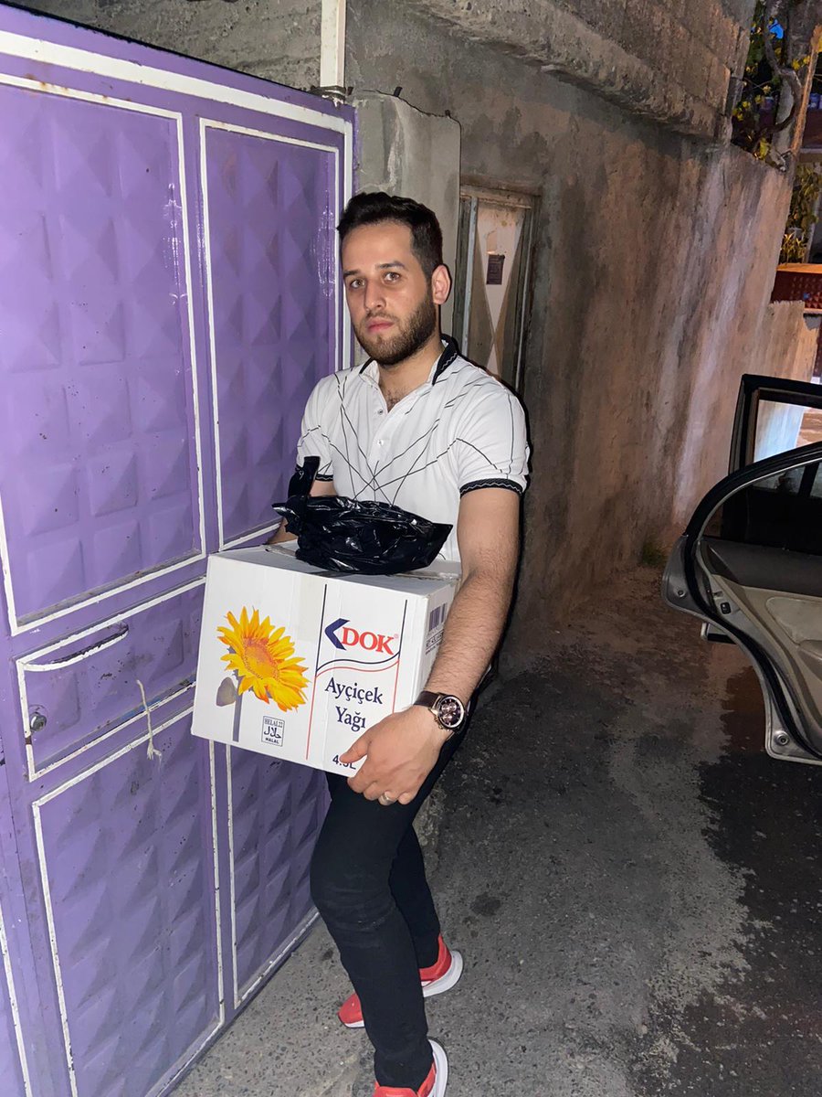Yardımseverlerimizin Bağışlamış olduğu 10 Adet Gıda paketini 10 İhtiyaç Sahibi Aileye. 3 Adet Kurbanlığımızı 30 Pay Yaparak 30 İhtiyaç Sahibi Ailemize Ulaştırdık çok şükür. 🤲🏻 Sizler Bizi Elçi Yaptıkça Bizler Daha Çok Güzel Projeler Yapmaya Söz Verdik. ☺️