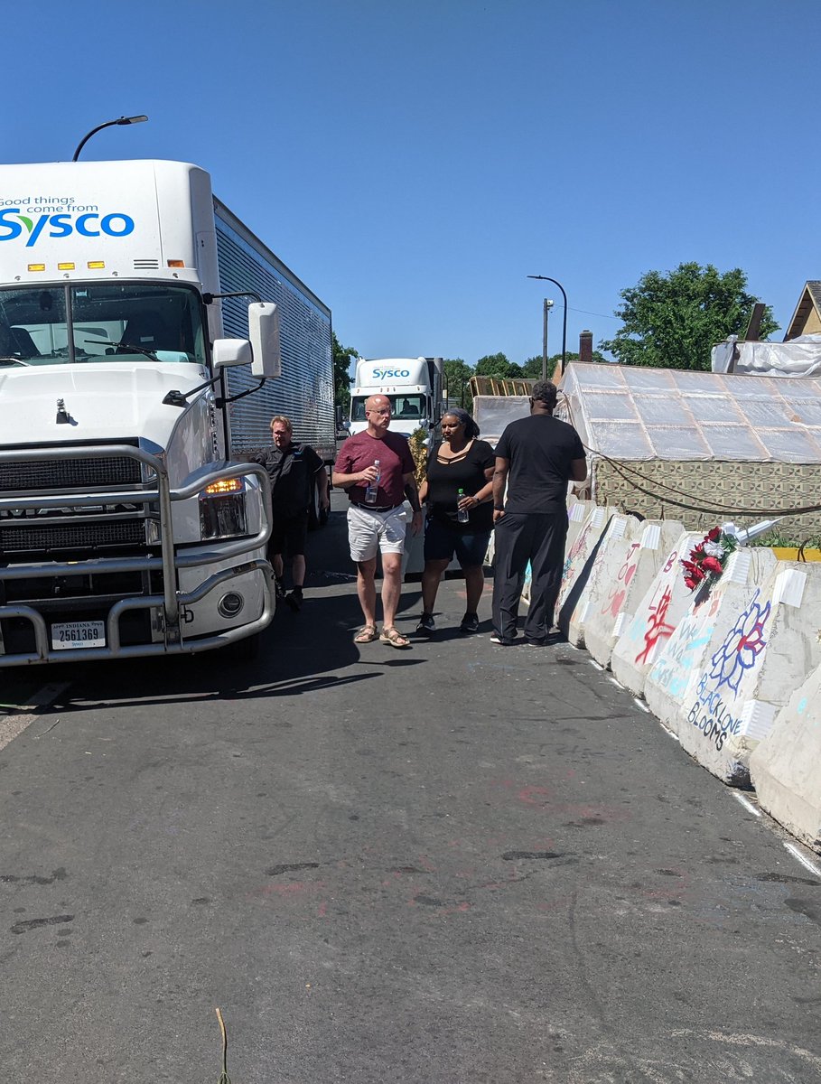 grantpa_7's tweet photo. People driving the wrong way around the roundabout and two semis driving a few feet away from where people were paying their respects. All within ten minutes of visiting. How is this public safety? How has this made @GeorgeFloydSQ safer? Would love an answer, @MayorFrey! https://t.co/vdq9mVfj2k