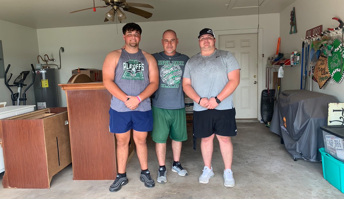 CoachTinoAcosta's tweet photo. Two of the best at moving-Oline men and furniture.  Thank you guys!  #Family. @SamuelMcdadden @jayden_par https://t.co/qMCcSRd8xo