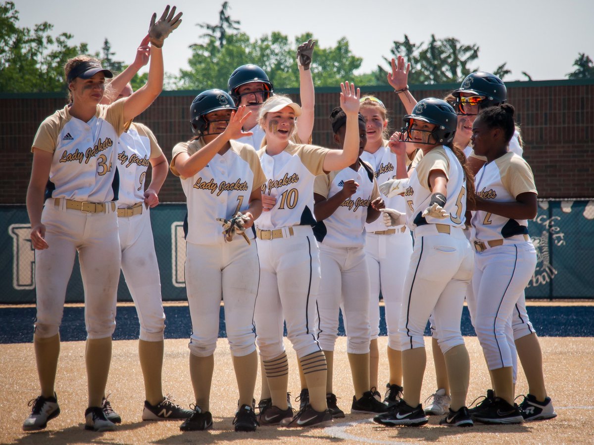 DCDS_Softball's tweet photo. REGIONAL CHAMPS 🏆🏆 
For the first time since 2010 and only the second time in the history of the program, the Lady Jackets claim the Regional title!! 🎉👏🤩 https://t.co/BKHdo2P10B