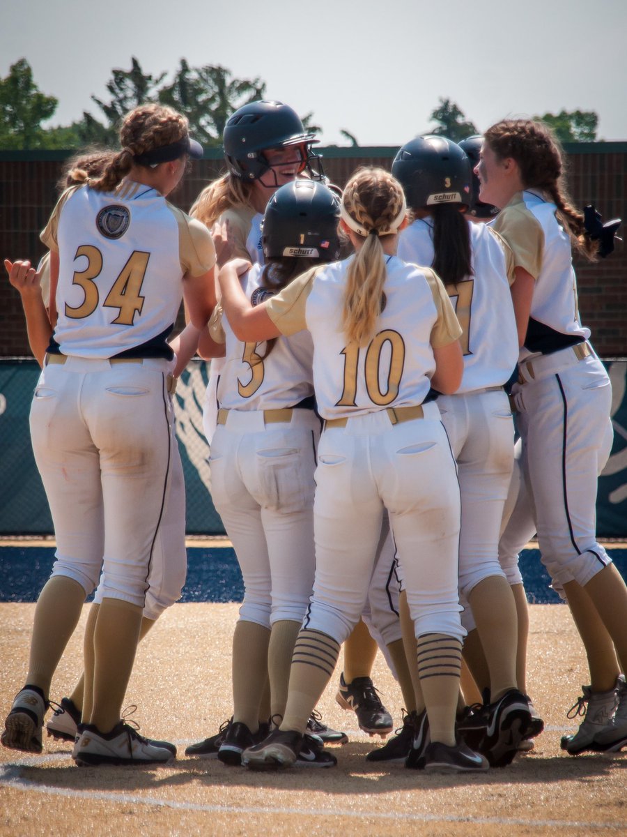 DCDS_Softball's tweet photo. REGIONAL CHAMPS 🏆🏆 
For the first time since 2010 and only the second time in the history of the program, the Lady Jackets claim the Regional title!! 🎉👏🤩 https://t.co/BKHdo2P10B