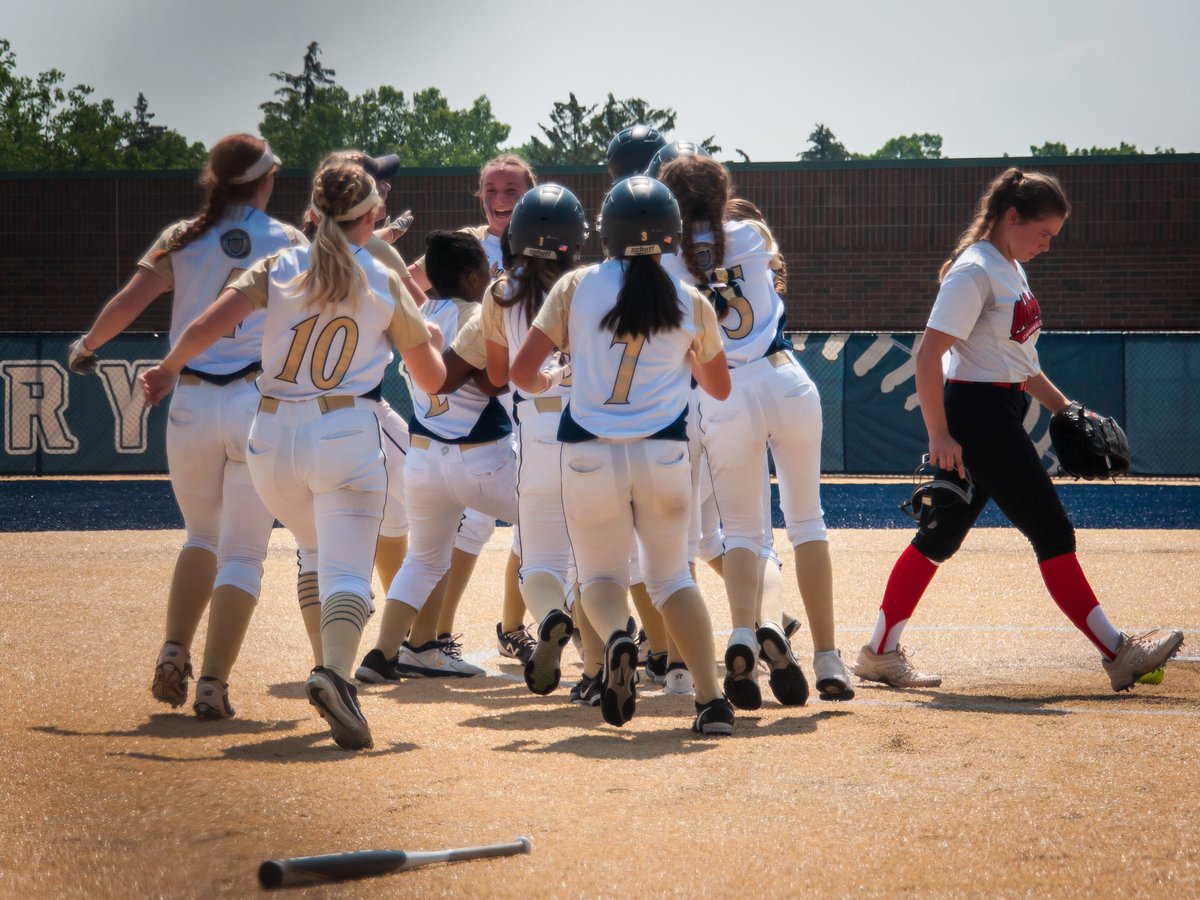 DCDS_Softball's tweet photo. REGIONAL CHAMPS 🏆🏆 
For the first time since 2010 and only the second time in the history of the program, the Lady Jackets claim the Regional title!! 🎉👏🤩 https://t.co/BKHdo2P10B