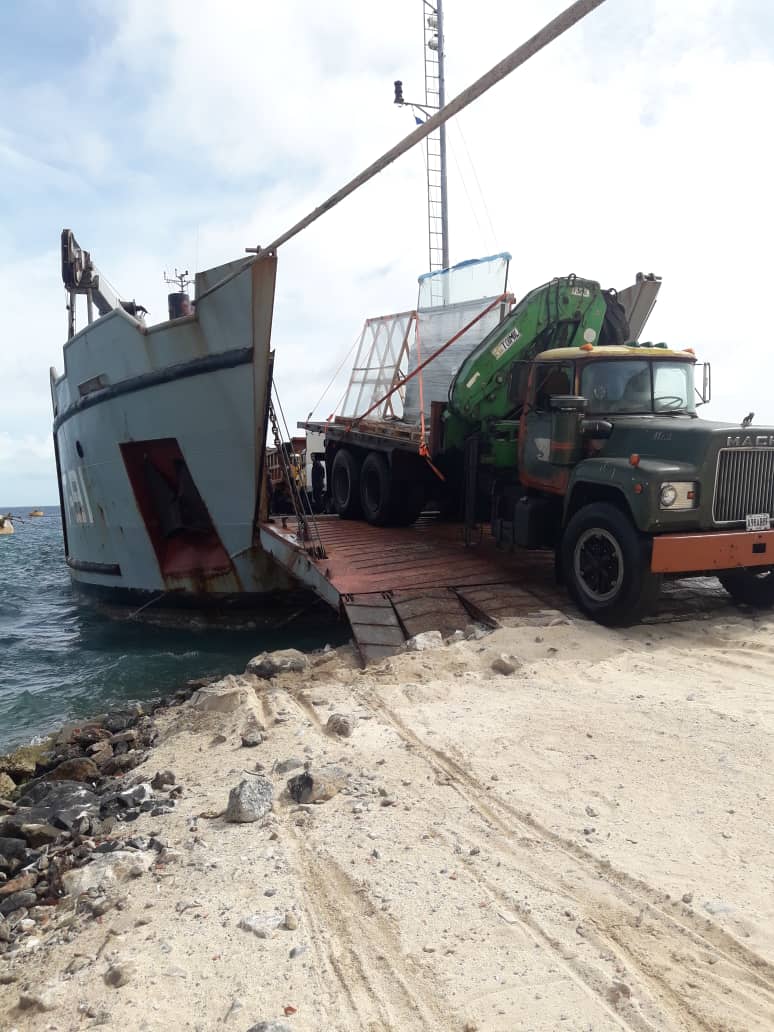 AB_T91's tweet photo. Fue transportado material de construcción hacia el Archipiélago Los Roques, con el fin de efectuar trabajos de infraestructura, todo esto con apoyo y alianza de la @ArmadaFANBVzla y @ocamar_mppd ¡Venceremos! https://t.co/wH4yRlc9Hn