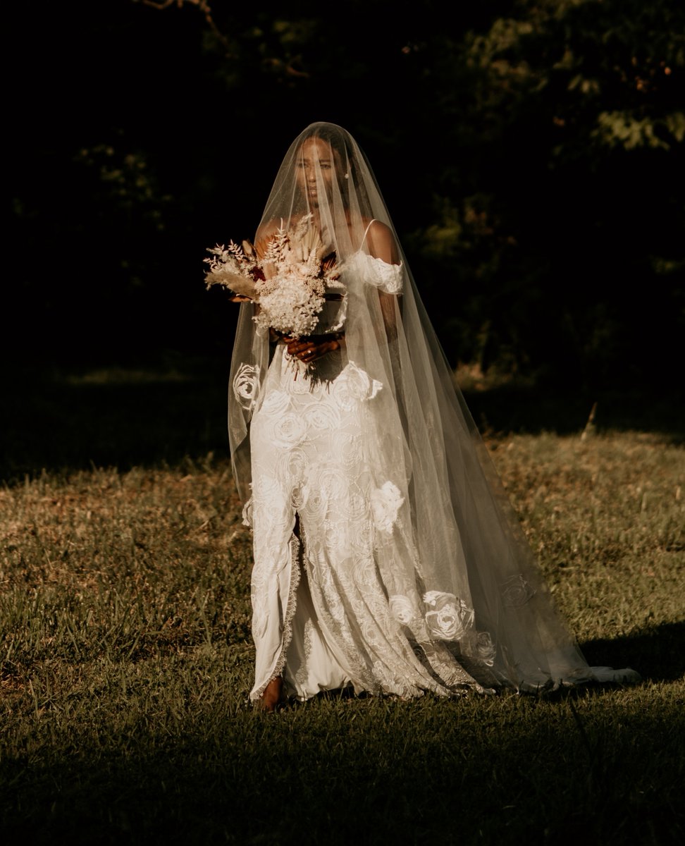 Graceloveslace's tweet photo. A goosebump inducing #GRACEBride feature this week on the Journal! You won't want to miss the raw and heartfelt read about their COVID nuptials- https://t.co/ZOQhR68xsw

Kenya wears our BONITA Gown &amp;  FLEUR Veil, shot by: @monisajphotography https://t.co/rfEXAAXoeP