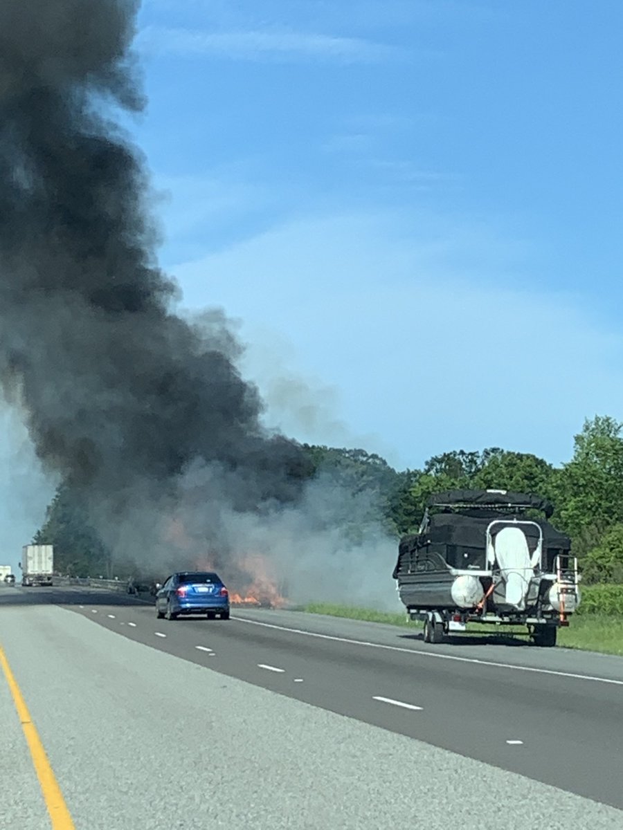 insurancebrkr's tweet photo. Fire 401 east bound past Joyceville road ⁦@MIHomeYGK⁩ https://t.co/UZ4DZtFlv9