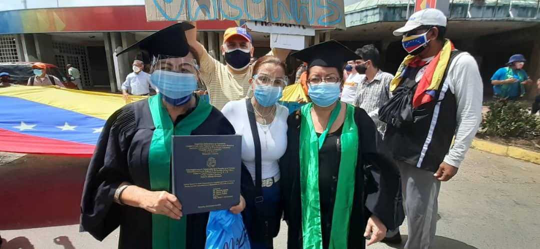 ciudadanos911's tweet photo. Con el agravamiento de la crisis a causa de la pandemia, debemos estar más unidos, dejando de lado los intereses personales para trabajar juntos por un bien común Salvar las Universidades y a Venezuela. 
 #CcsLuchaXSusUniversidades
#LaUniversidadNoSeRinde 
@FrentAmplioVzla https://t.co/UAOhjFtoig