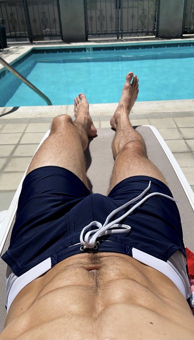 pool days. ya feel? https://t.co/xE8duyPNq6