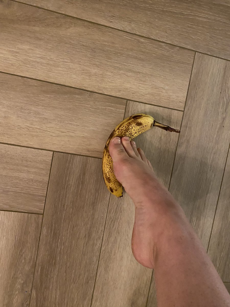 TinyFemmes's tweet photo. Who wants to see a live vid of me squishing this banana with my feet?DM for pics and vids. OF; TinyFemmes https://t.co/ufVPOz4uZ7