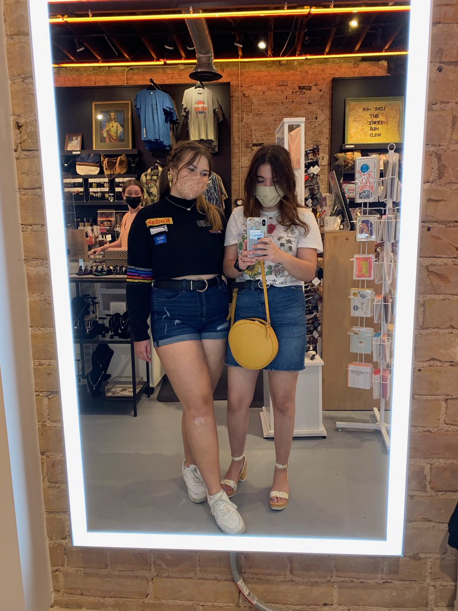 stethanieray's tweet photo. i love my melanie 🥰 https://t.co/ZOLnJq98qZ