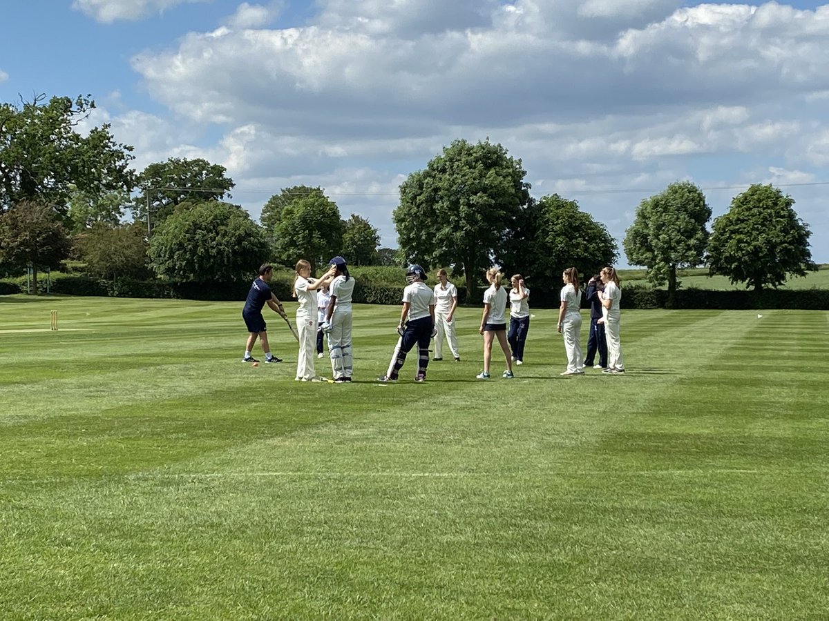 Love the fact we are able to get back to watching the girls in their Saturday matches. Even better to be able to catch up with parents on the boundary line as well! #teamspirit #cricket
