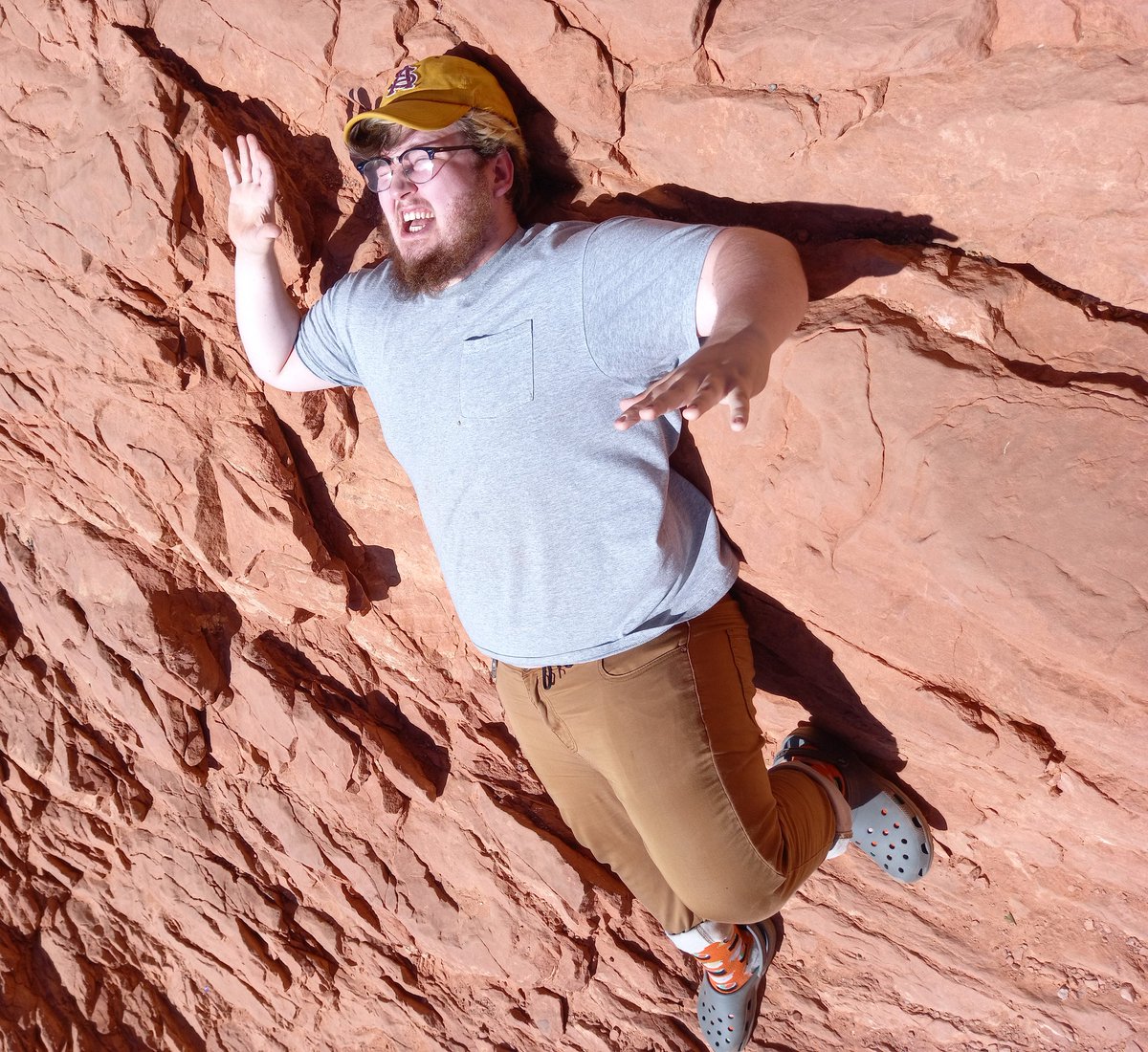harveyolivine's tweet photo. QUICK TILT YOUR PHONE BACK I'M ABOUT TO FALL https://t.co/ibZlATJ1F1