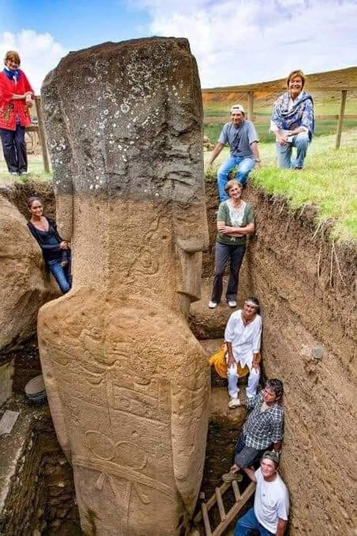 Amazing how deep this Moai was buried. 
#EasterIsland