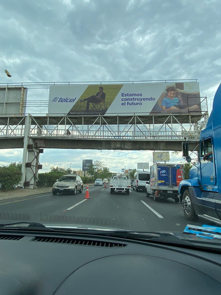 checolote1's tweet photo. @Trafico_ZMG en la carretera a Chapala el puente peatonal en el 13 https://t.co/d76W12yJBg