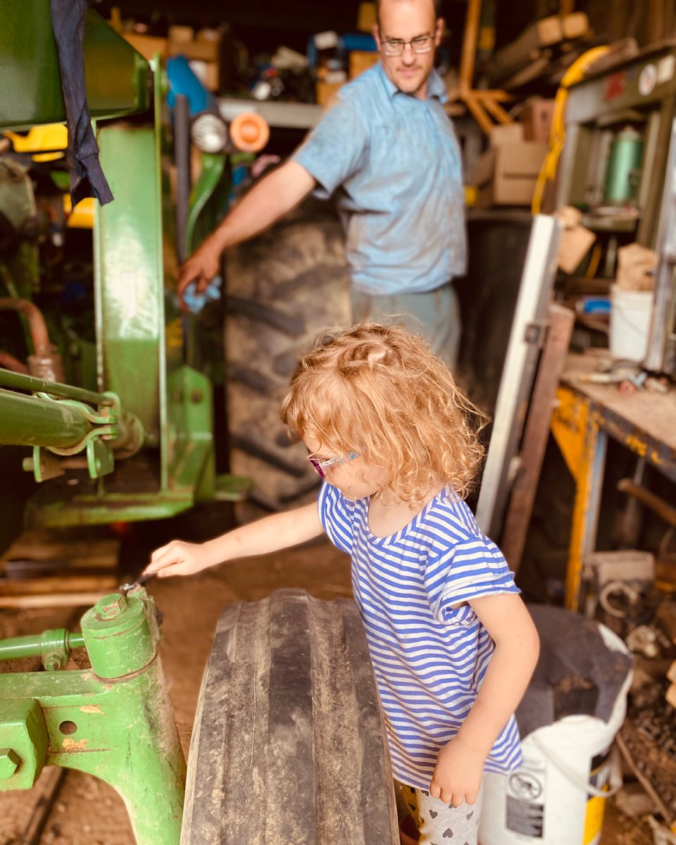 esta_kelly's tweet photo. Future mechanic? Who knows!!
She loves being out and ‘helping’ daddy, even though he has to keep an extra eye on her and his tools.
Follow your dreams little girl ♥️
#futuremechanic #followyourdreams #daddyslittlestgirl #ontag #Saturday https://t.co/OKsjf16QaR