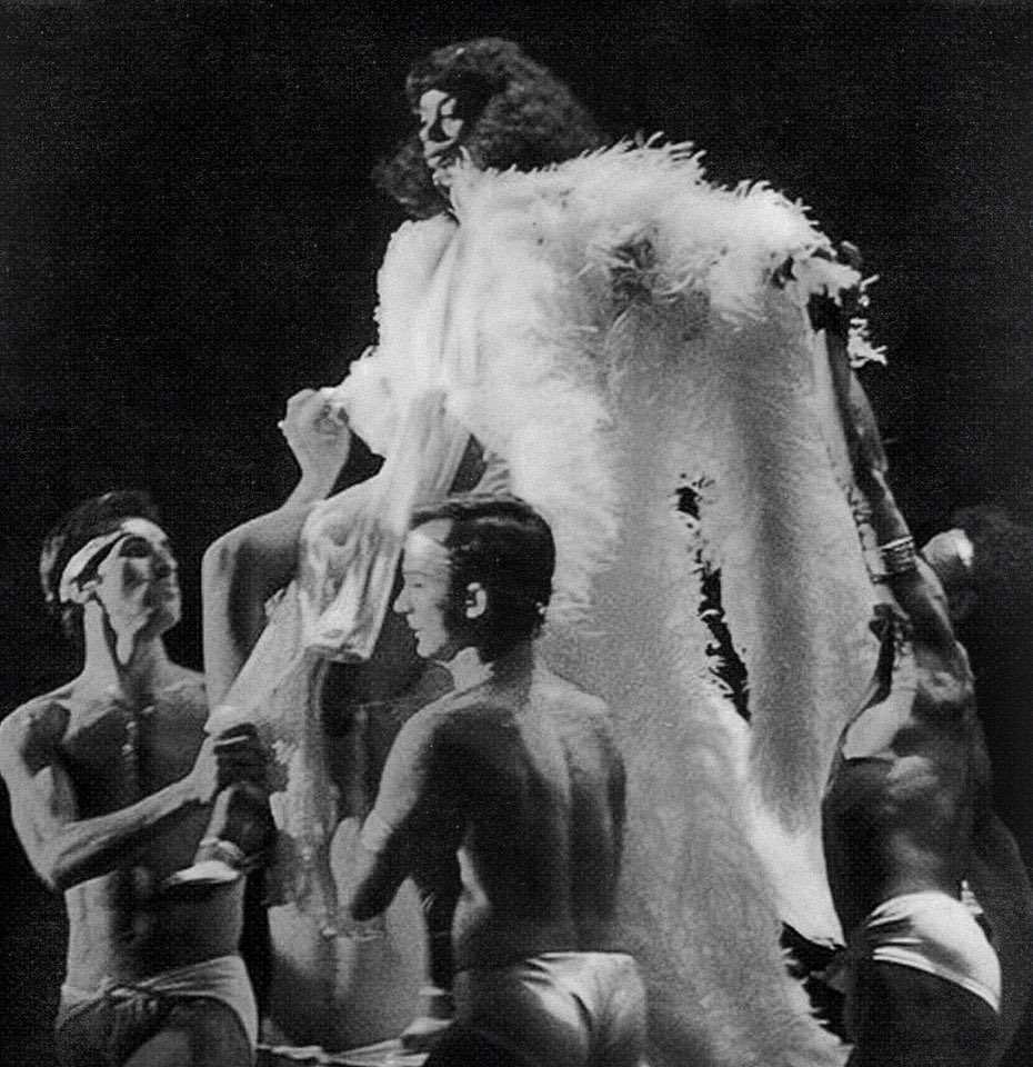 alovetrilogy's tweet photo. donna summer performing onstage, 1977. https://t.co/2dpAVgjEnW