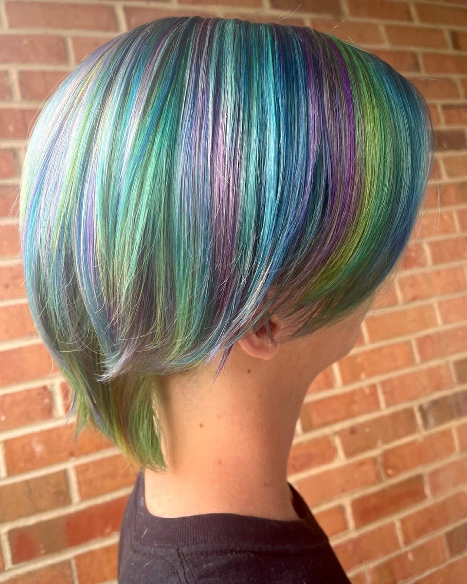 WitchTea23's tweet photo. Druid, protector of the wilderness, keeper of magick 🧝🍃🌿✨
Absolutely obsessed with this opalescent naturalistic Mohawk today using Pulp Riots new fantasy collection! #pulpriot #fantasycollection #dnd https://t.co/eFxy5QQ9AH