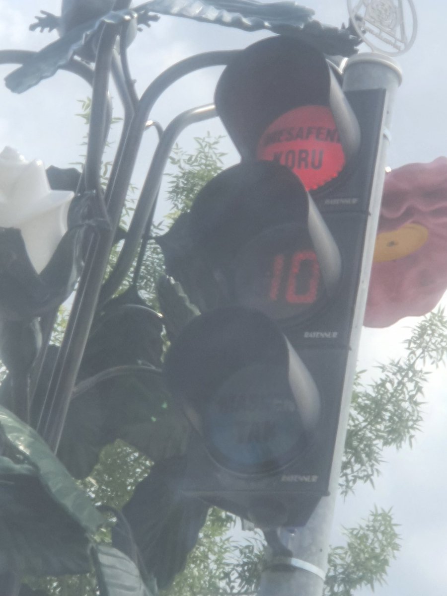 Isparta'da trafik ışıklarında cok guzel farkindalik oluşturulmuş, tebrik ederim.
#coronavirus
<a href="/drfahrettinkoca/">Dr. Fahrettin Koca</a>