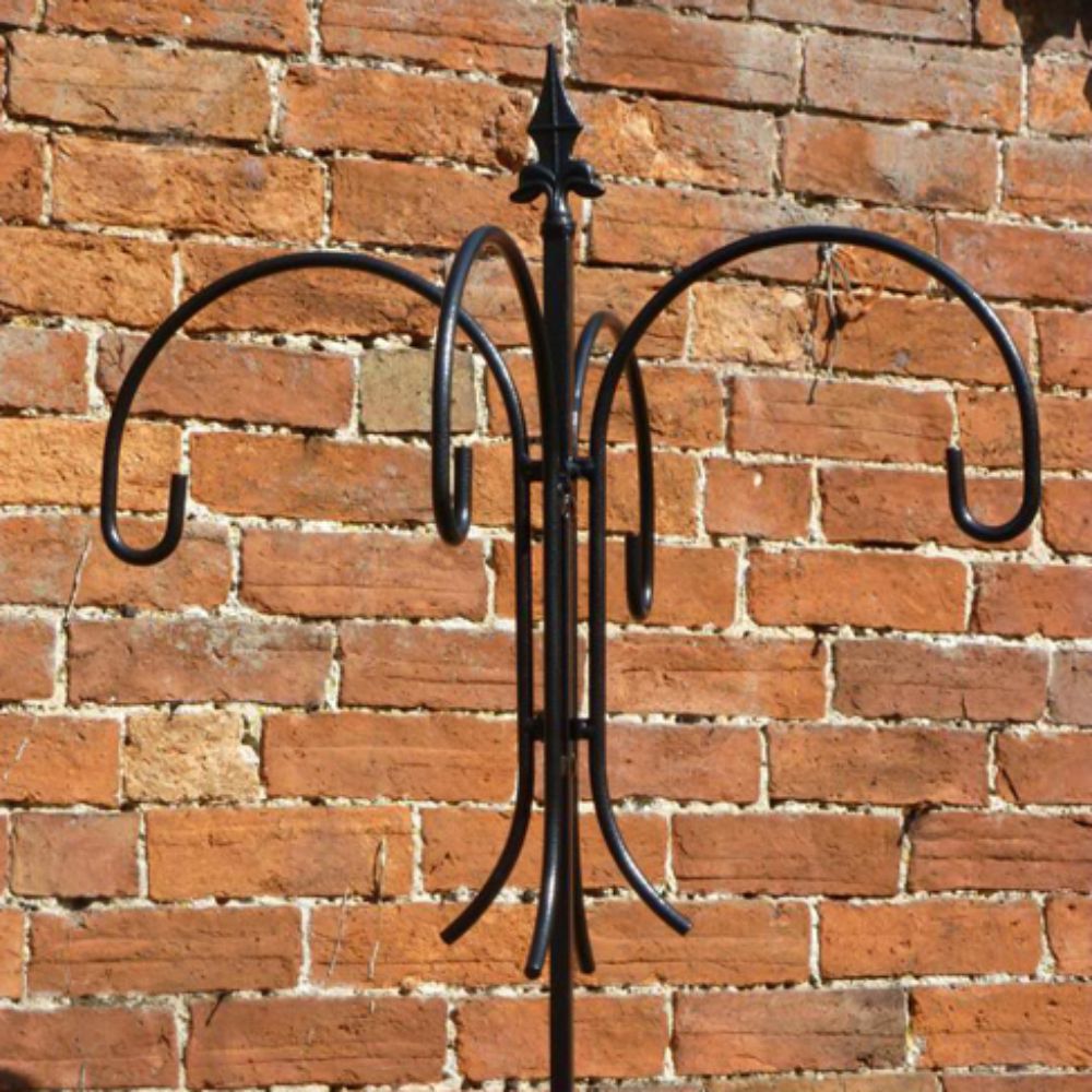 FeatureGarden's tweet image. The 4 way bird crook is ideal for holding bird feeders and attracts birds and wildlife into the garden. The four way bird crook is made from solid steel bar, coated in a durable black powder coating #birdfeeder #birds #wildlife #garden #feedbirds
