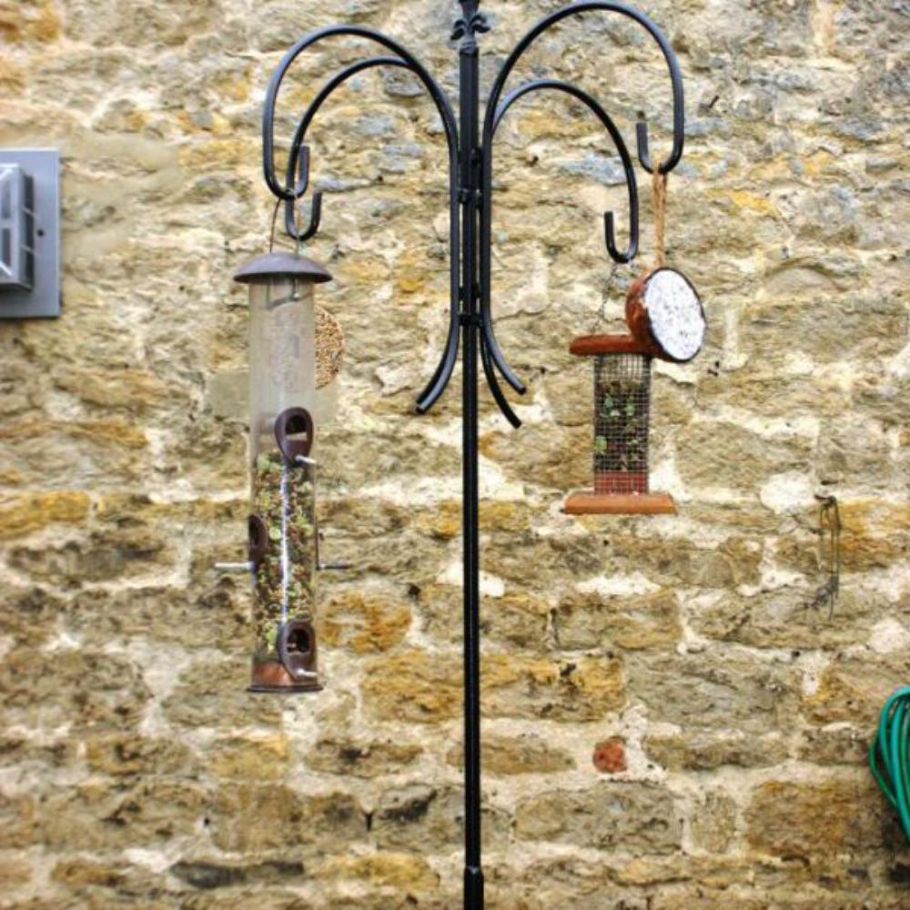 FeatureGarden's tweet image. The 4 way bird crook is ideal for holding bird feeders and attracts birds and wildlife into the garden. The four way bird crook is made from solid steel bar, coated in a durable black powder coating #birdfeeder #birds #wildlife #garden #feedbirds