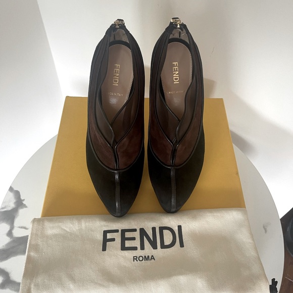 lette_76's tweet image. So good I had to share! Check out all the items I'm loving on @Poshmarkapp #poshmark #fashion #style #shopmycloset #fendi #princesspolly #lulus: posh.mk/PPbCCgGv2gb