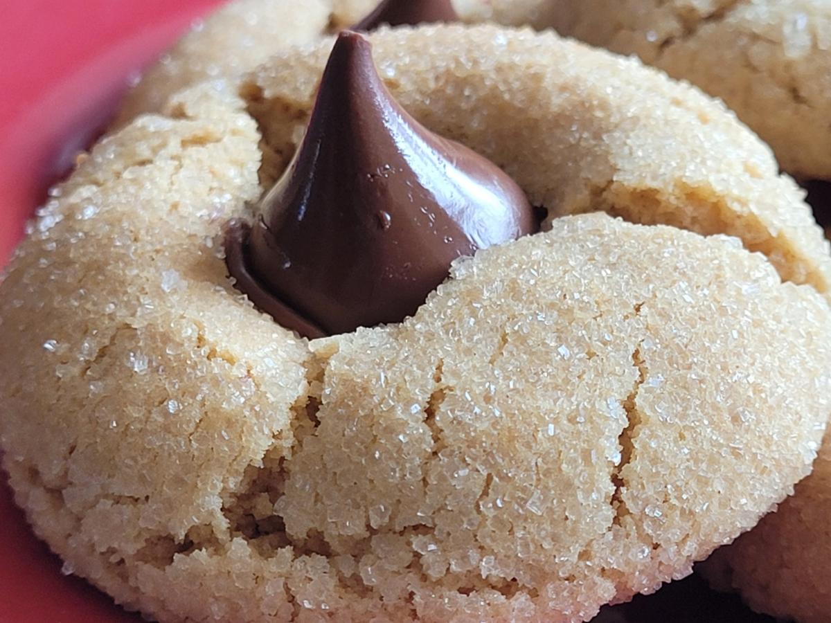 WithDumplings's tweet photo. It's National Peanut Butter Cookie Day! My favorites are peanut butter blossoms. What's yours?
Find the recipe at https://t.co/tlnNwpfg5n
.
.
.
.
.
#natdaycal #cswdumplings #pbcookies #nationalpeanutbuttercookieday #celebrateeveryday #hersheykiss #pblovers #skippypeanutbutter https://t.co/6jGaGY3Xb5