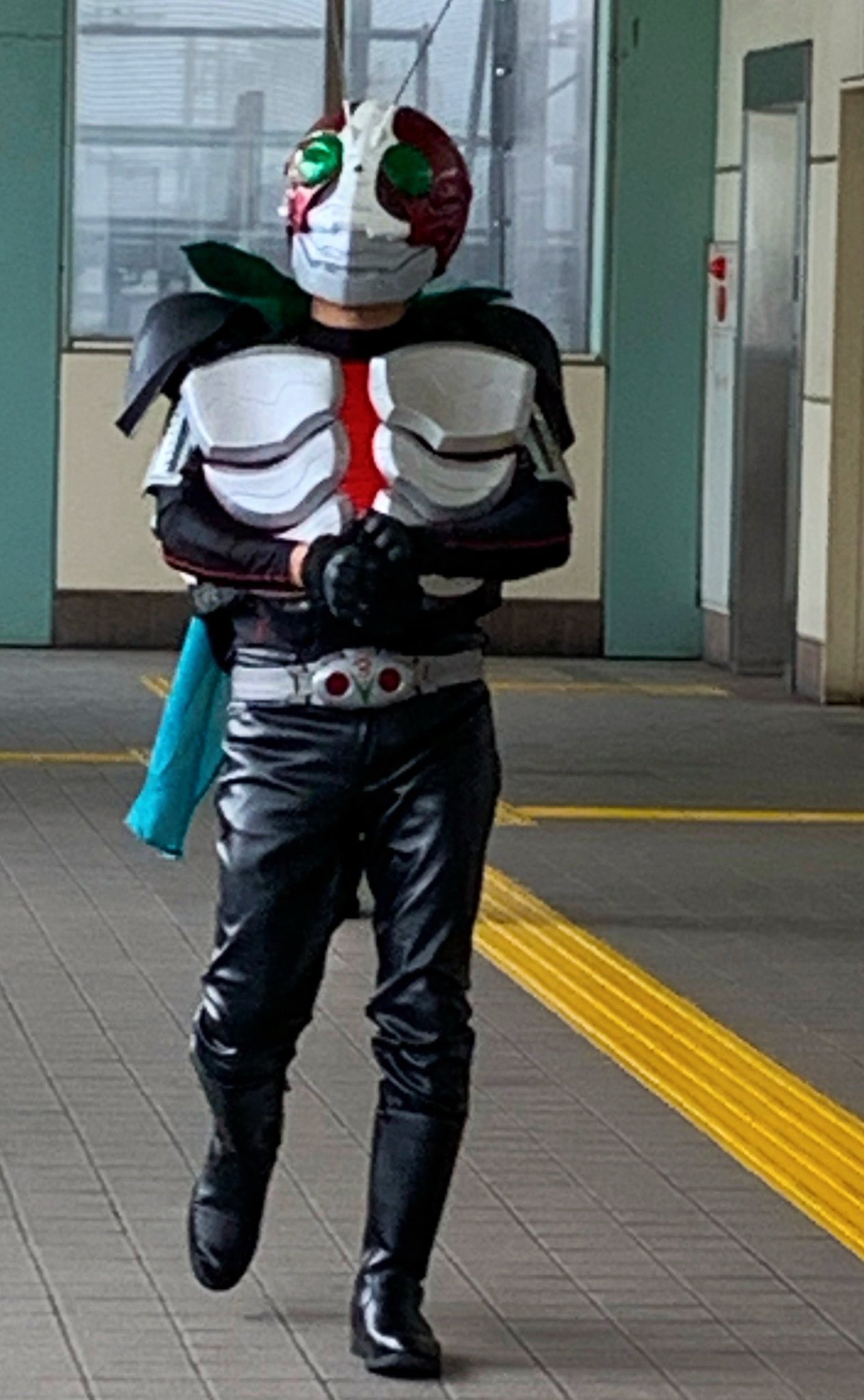 𝑨𝒓𝒊𝒌𝒐 в X: „なんと！ 瀬谷駅に仮面ライダーV3 現る!! 熱心