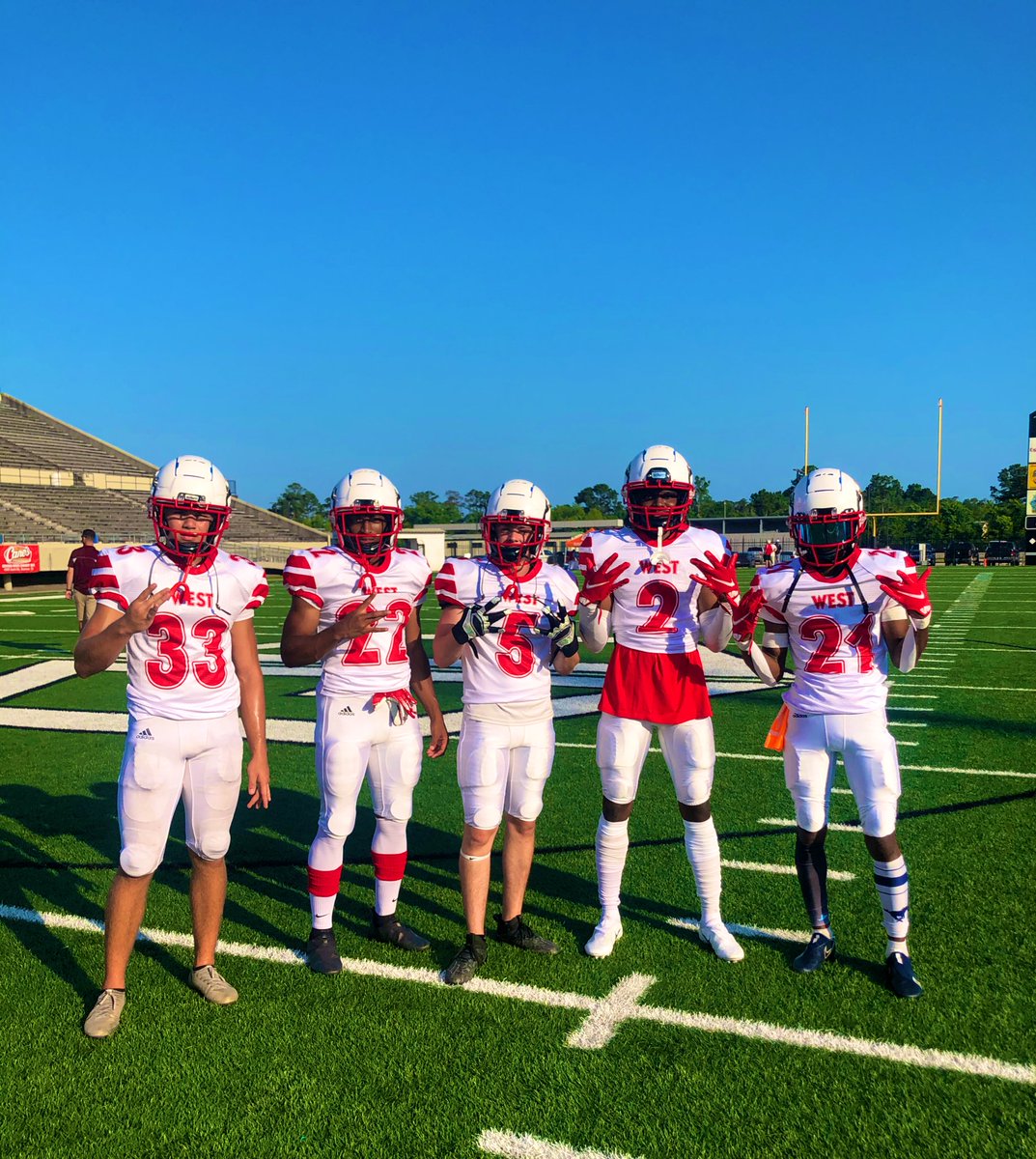 Had a great time coaching these guys in the 2021 Bayou Bowl. 
<a href="/CSMendez_/">Caleb Mendez</a> 
<a href="/BangoutWoods/">Stephen Woods Jr.</a> <a href="/ethan_kappes/">Ethan Kappes</a> <a href="/K_robtheK9/">Kaleb Roberts</a> <a href="/Darealboston23/">B7😈💤</a>