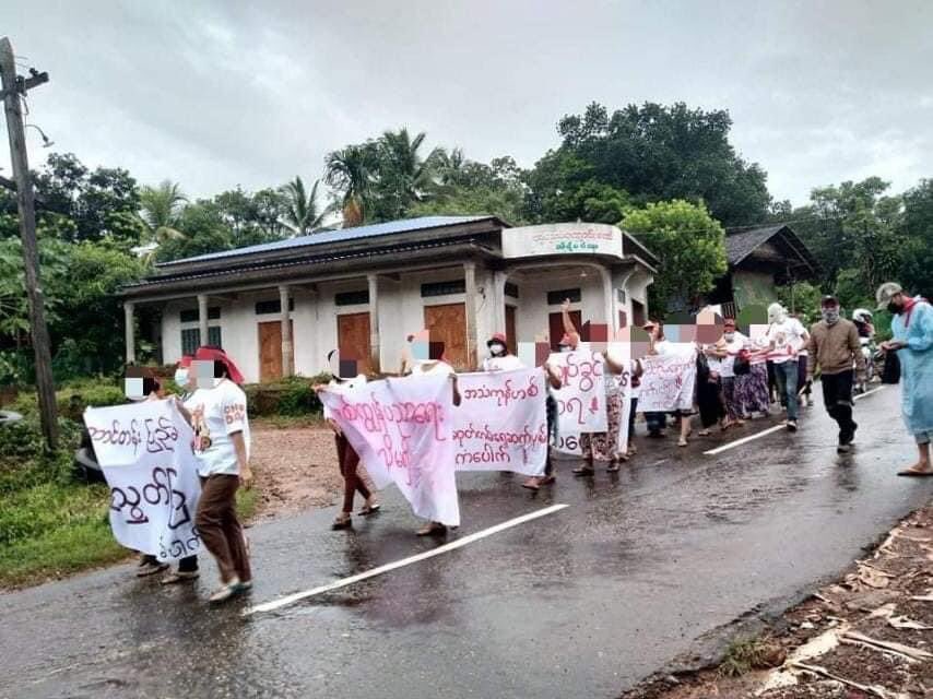 Arn_the_king's tweet photo. Daily protest march at #Yebyu’s Kanbauk area continued this morning. #Black4Rohingya #WhatsHappeningInMyanmar #June13Coup https://t.co/u9ly2jNZQn
