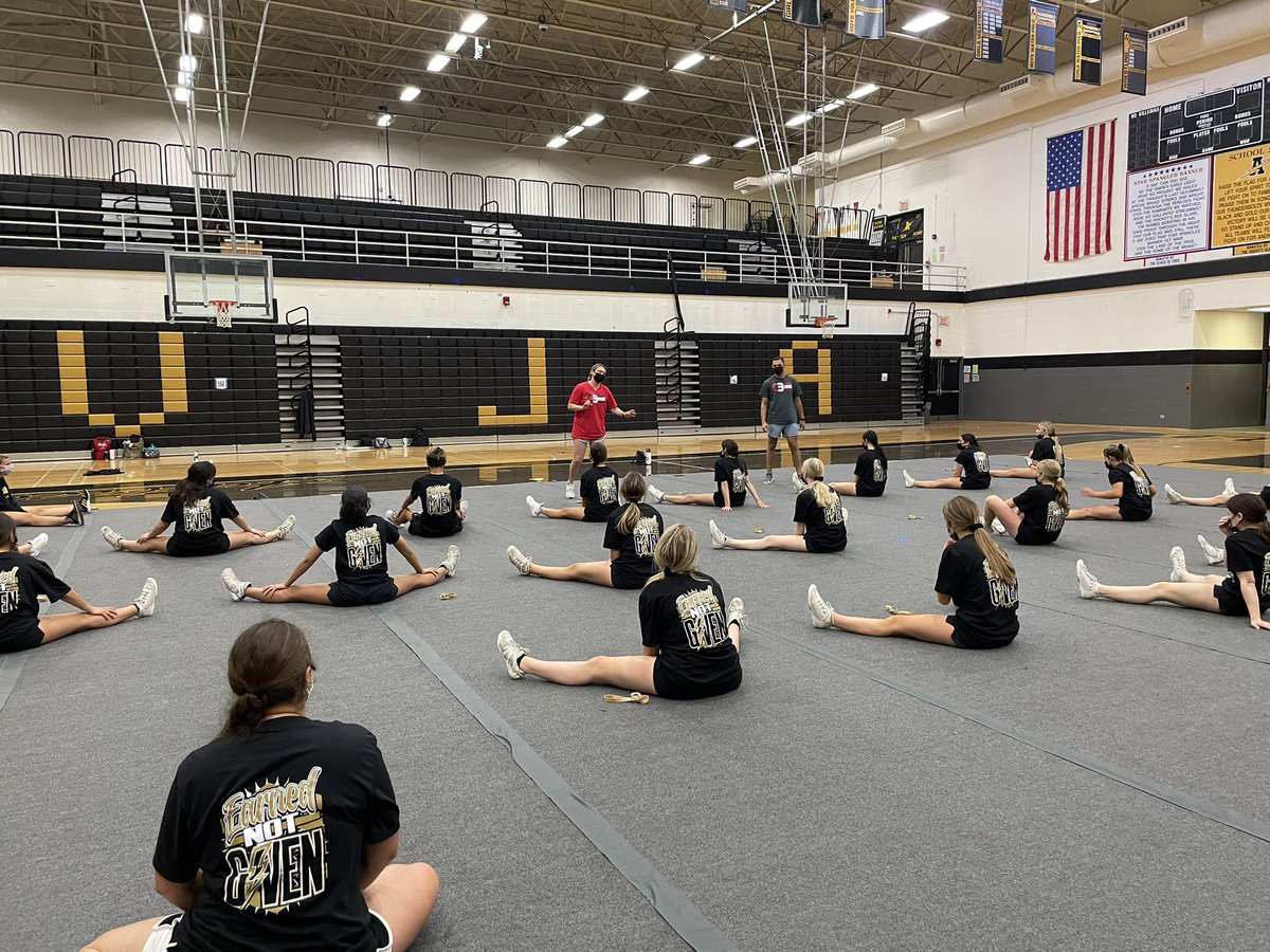 There was an electrifying atmosphere at Andrew for our Back to Basics Clinic today! The T-Bolts’ competitive nature was an energizing end to our “CTrio Tour” for June. This team and their coaches have held themselves accountable to creating a captivating culture! Great job Bolts!