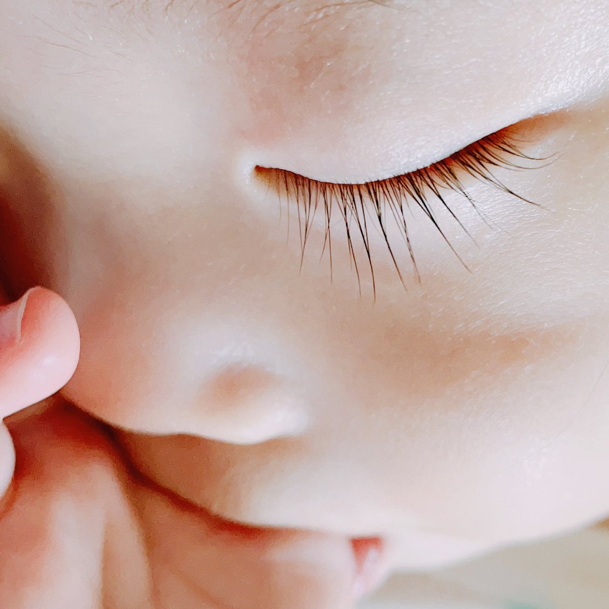 息子のまつ毛がめっちゃ長い シマヒラのイラスト