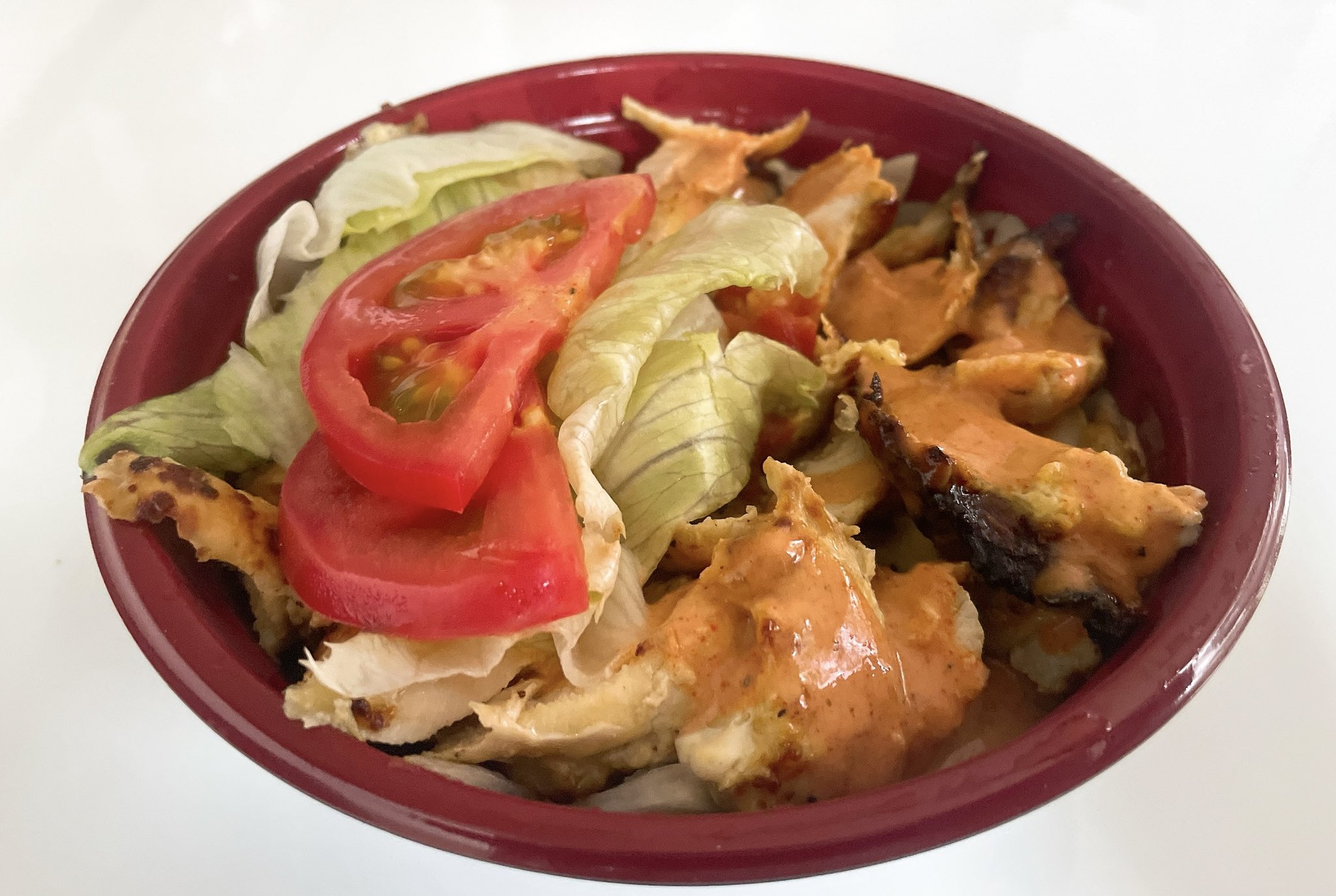 Mizz Saku 屋台村 佐久市 ケバブ丼 佐久平駅近くの屋台村に進撃 珍しい丼があったので即購入 容器は小さめだが結構な ご飯の量それにもまして肉の量の凄まじさ中辛ソースに生野菜が良いアクセントで一気に完食満腹満足 これは旨し 屋台村 佐久平